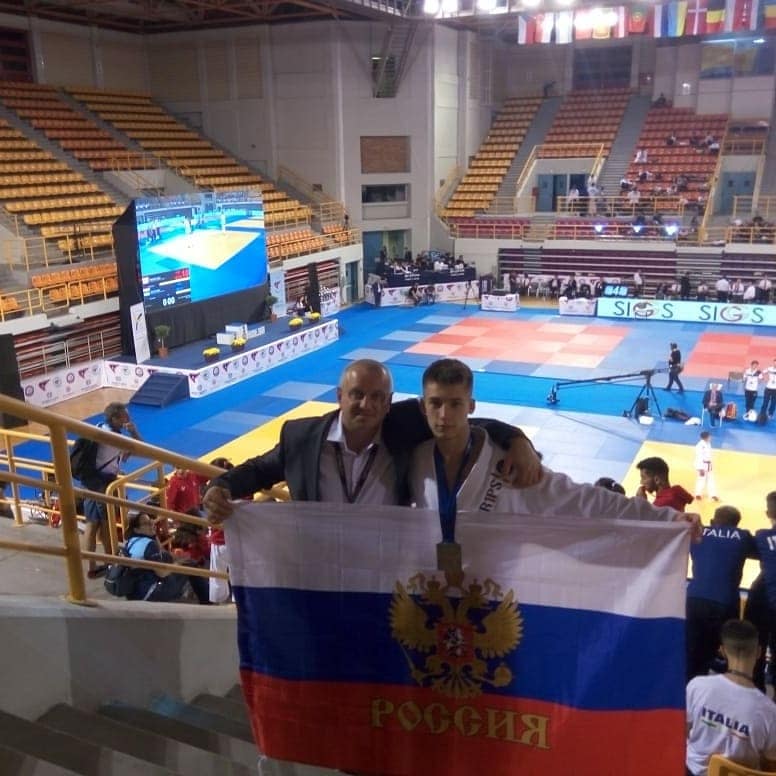 Поздравляем Никиту Лазунина и его тренера Глузга-ла Евгения Юрьевича с завоеванием серебряной