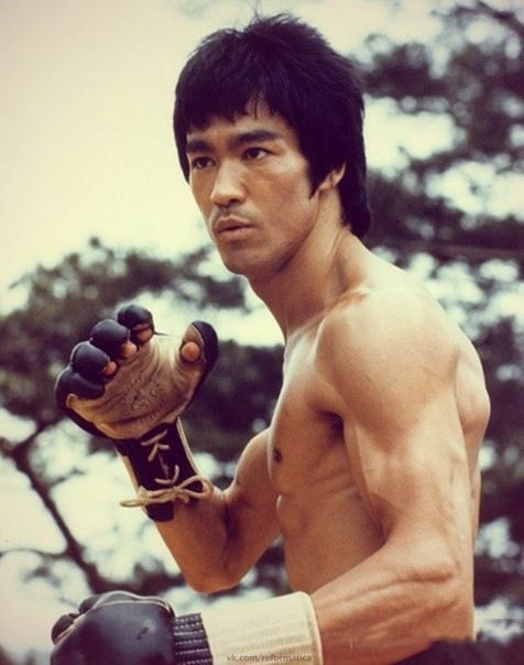 Сегодня День Рождения Брюса Ли (Bruce Lee, 27 ноября 1940, Сан-Франциско) — киноактёра, режи