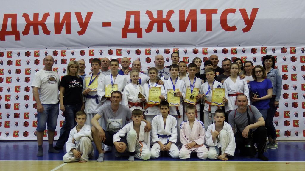 6 медалей Первенства России по джиу-джитсу заво-евали спортсмены Ярославской области в Вологде!